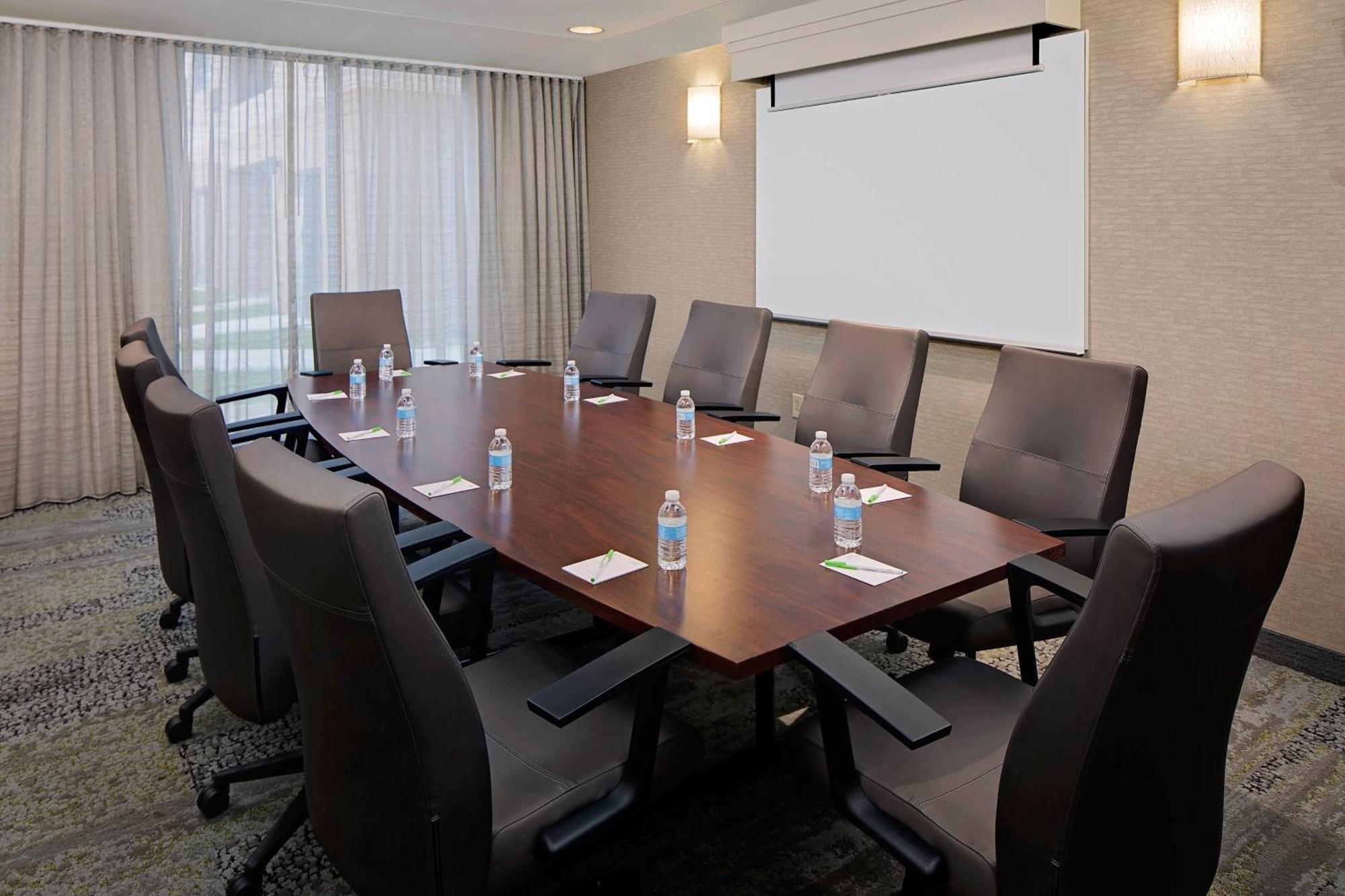 Courtyard By Marriott Richmond Airport