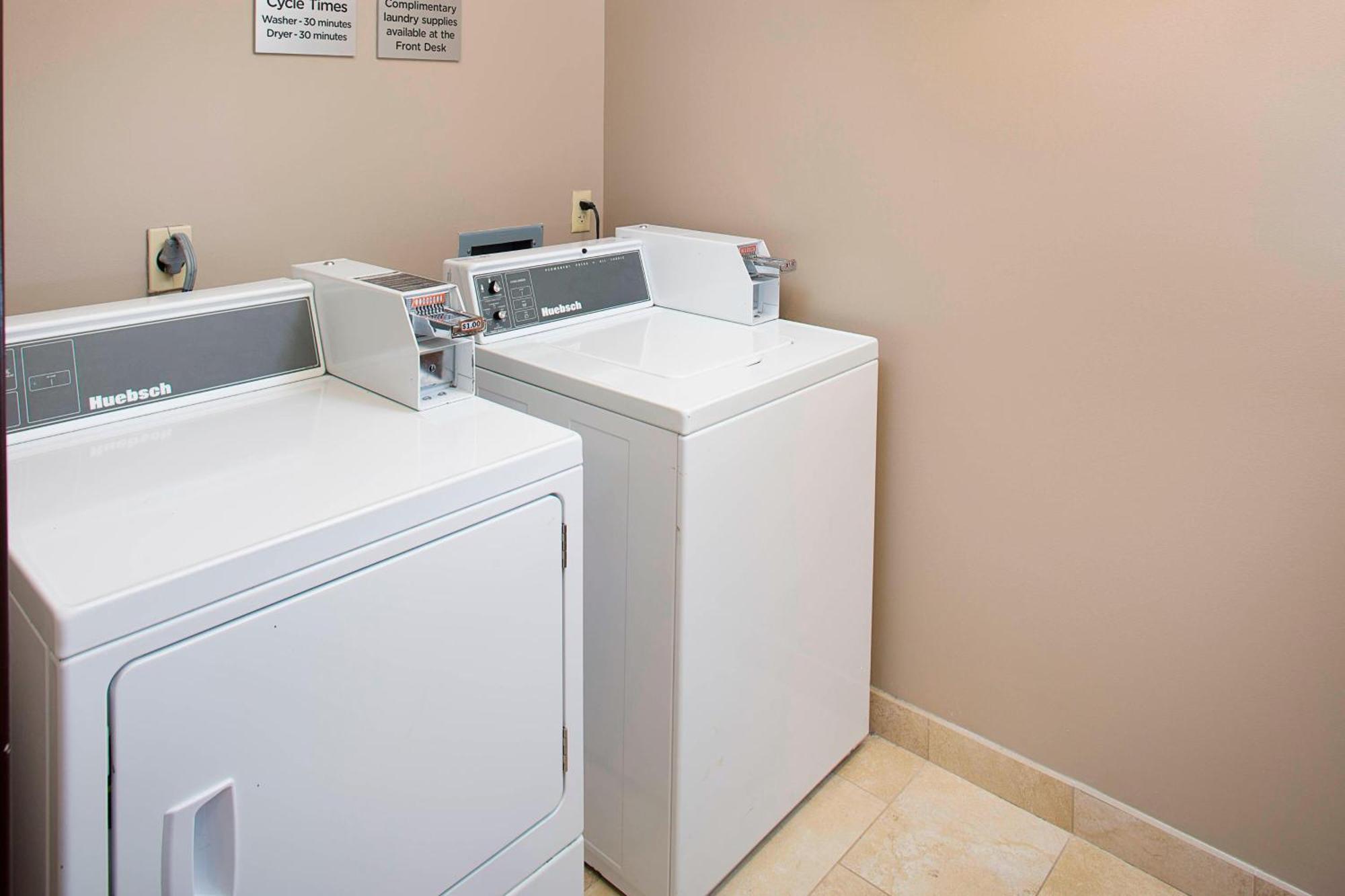 Courtyard By Marriott Richmond Airport Hotel