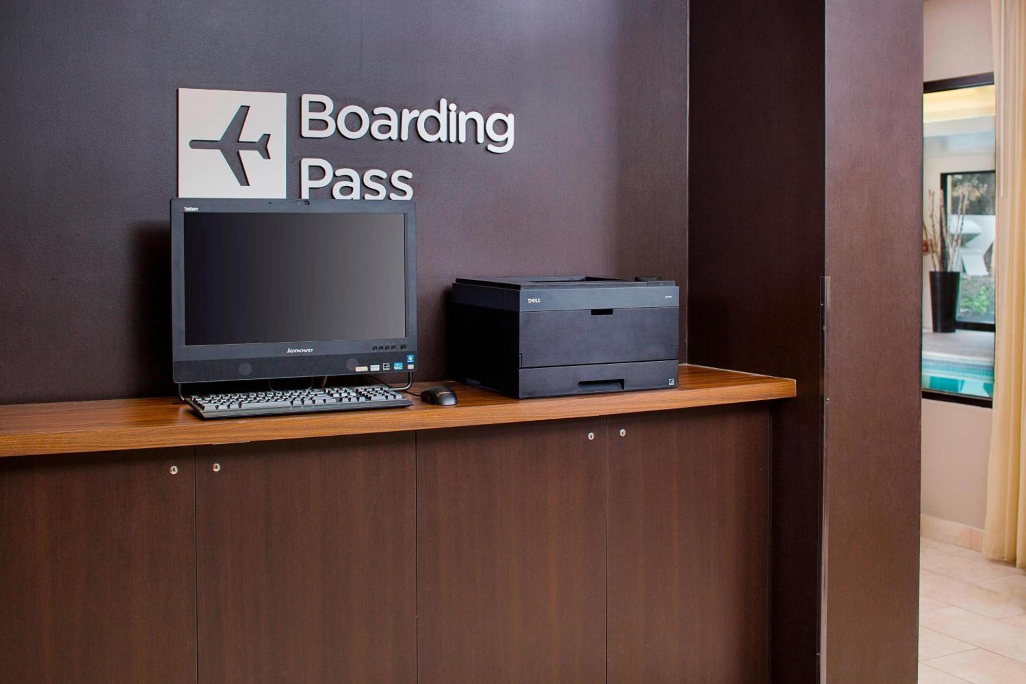 Hotel Courtyard By Marriott Richmond Airport 3*
