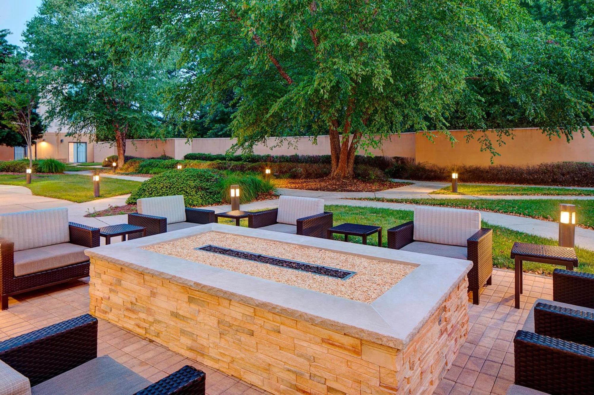 Courtyard By Marriott Richmond Airport Hotel