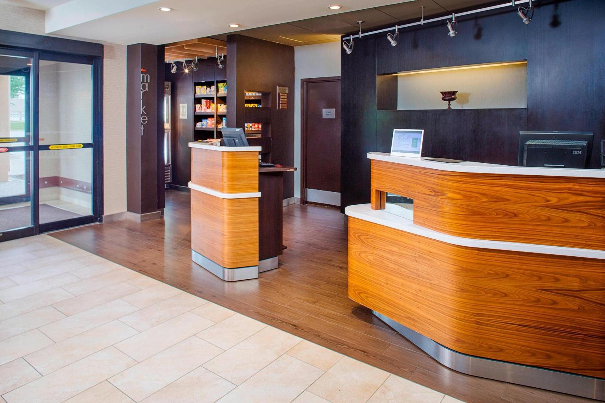 Courtyard By Marriott Richmond Airport Hotel 3*