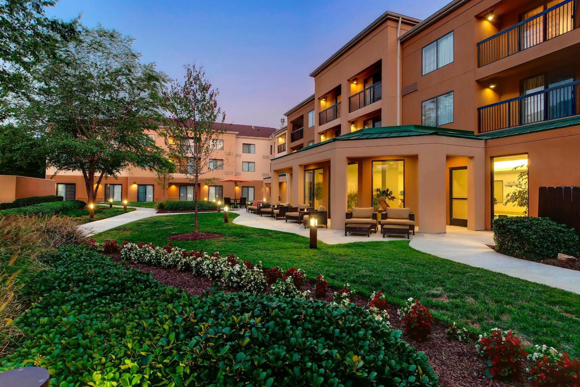 Hotel Courtyard By Marriott Richmond Airport 3*