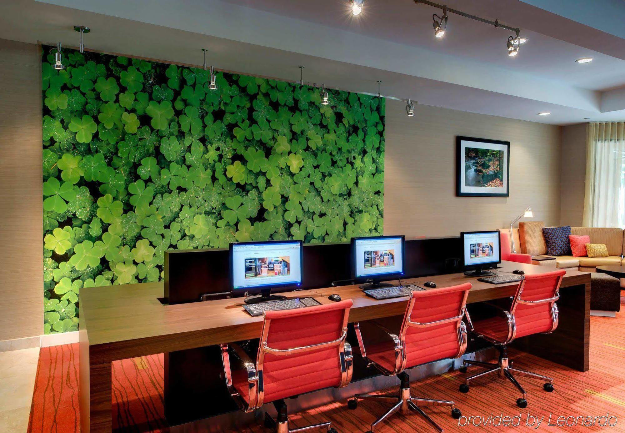 Courtyard By Marriott Richmond Airport 3*