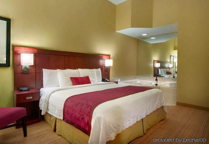 Courtyard By Marriott Richmond Airport Hotel 3*